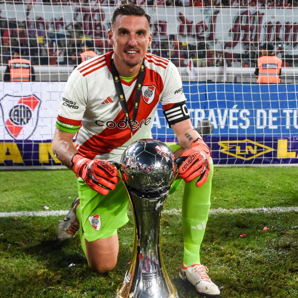 frabigol's tweet photo. Arqueros MÁS GANADORES de la historia:

1 - 🇵🇹 Vitor Baía [35]
2 - 🇩🇪 Manuel Neuer [31]
3 - 🇮🇹 Gianluigi Buffon [28]
4 - 🇪🇸 Iker Casillas [27]
5 - 🇦🇷 FRANCO ARMANI [27]

Franco Armani, el arquero sudamericano más determinante de la historia del fútbol. https://t.co/QclDWDJV2Z
