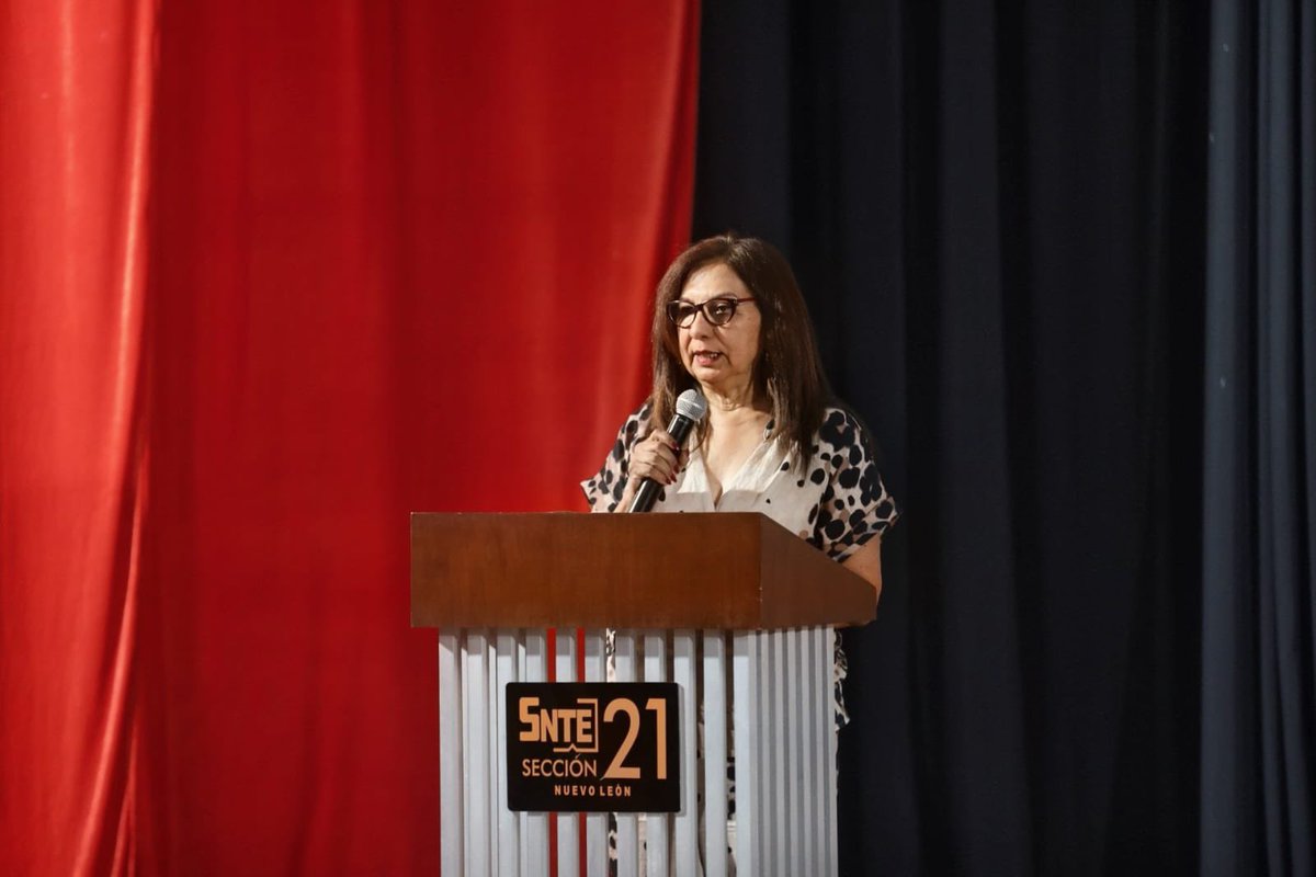 SNTE21's tweet photo. #UnoSomosTodos🙋‍♀️
#TodosSomosUno🙋‍♂️

Esta noche el Secretario General de la Sección 21 Mtro. José Francisco Martínez Calderón, celebró la ceremonia de clausura del Curso de Acompañamiento a Promoción Horizontal del USICAMM, https://t.co/t0OaCChIzB
