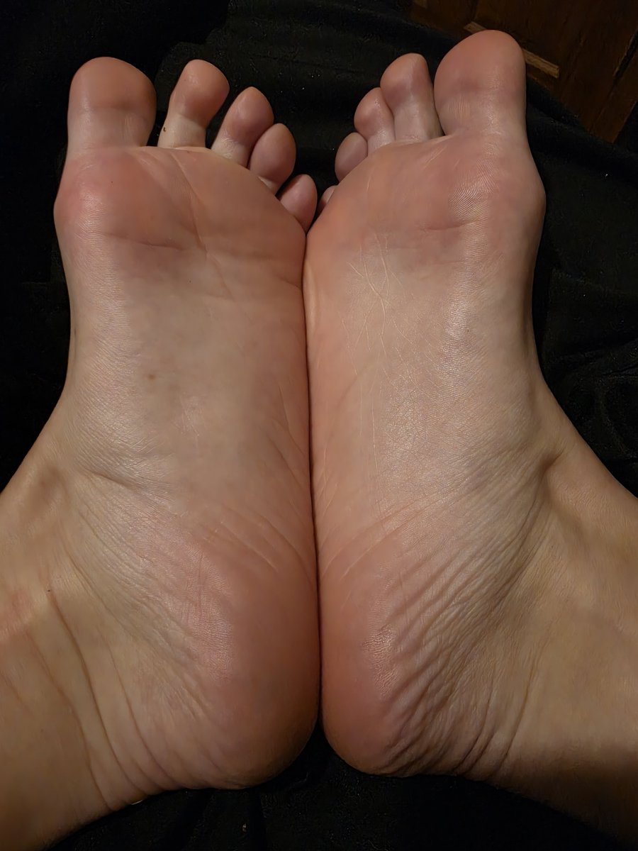 RedFlagMarie's tweet photo. @jordan_ram5260 @Miss_Piggyfxxt @Cecilia22161974 @CherryMom1984 @BabyGirl1986_ @AtRhiannonsfeet @Latinafeet420x @Red_Lilly_sole @LadyKymberlina @HaileyLeeeeee22 @LEXXIEECASH https://t.co/rgRhQ3UON2