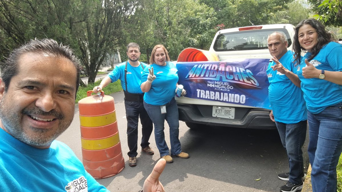 davidrola07's tweet photo. Trabajando con el Alcalde @mauriciotabe para mejorar nuestras calles #AntibachesMH https://t.co/CR0aHDTLVz