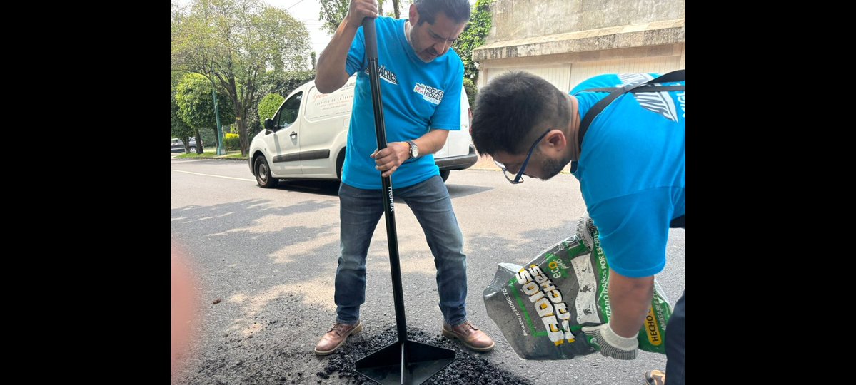 davidrola07's tweet photo. Trabajando con el Alcalde @mauriciotabe para mejorar nuestras calles #AntibachesMH https://t.co/CR0aHDTLVz