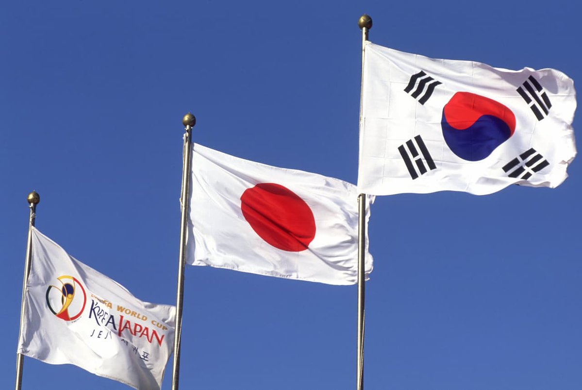 YarielSuarez612's tweet photo. Corea y Japón 2002 fue la primera vez que la FIFA celebró un Mundial en Asia. También la primera vez que dos países se unían para ser anfitriones, una decisión que, aunque histórica, estuvo llena de tensiones desde su concepción hasta el pitido final.

[Abro hilo] https://t.co/tw4KSjbuvU