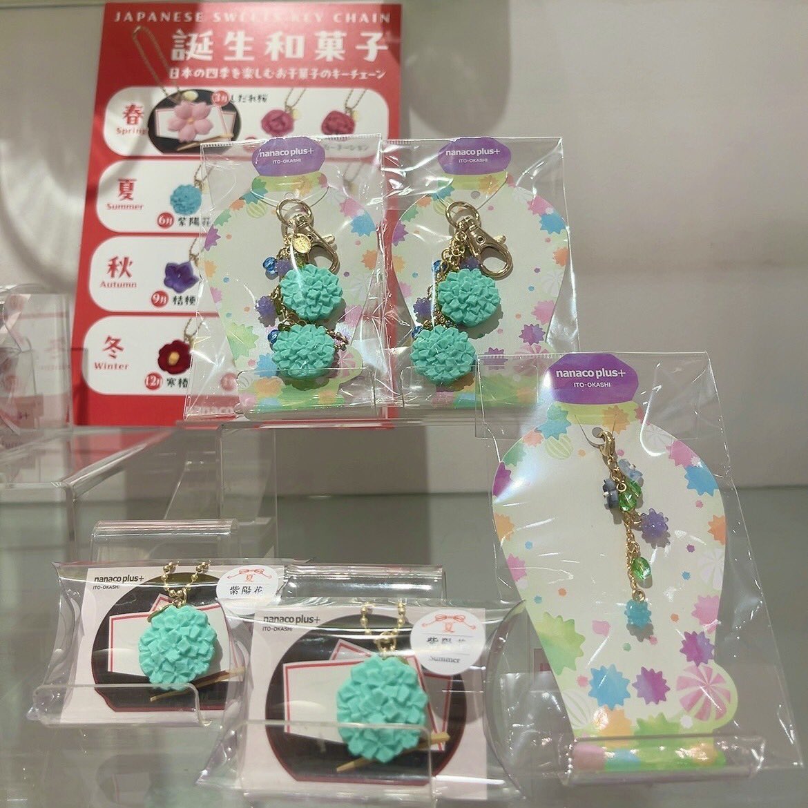 ame_project's tweet photo. 💫ソラマチ店💫

今の季節にぴったりあじさいの商品をご紹介します💜☺️
バッグチャームはあじさいが２つとこんぺい糖、キラキラのチェーンが付いていてとっても可愛いです✨💜
プレゼントにもぴったり🎁✨(K)
#nanacoplus
#ナナコプラス
#七子加
#東京ソラマチ https://t.co/SNGdPHwUqL