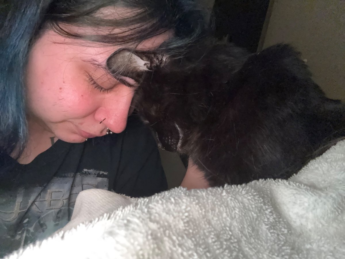 Prinxe_Blue's tweet photo. On Friday I had to put my fur baby down and it’s left me short for rent. 

I tried to get an advance from work but unfortunately couldn’t and now need 500 to cover what I need for rent. 

Anything is appreciated as I navigate through this all 🖤

CA/VE LittlePrinxe098 https://t.co/JCJh6F6uB4