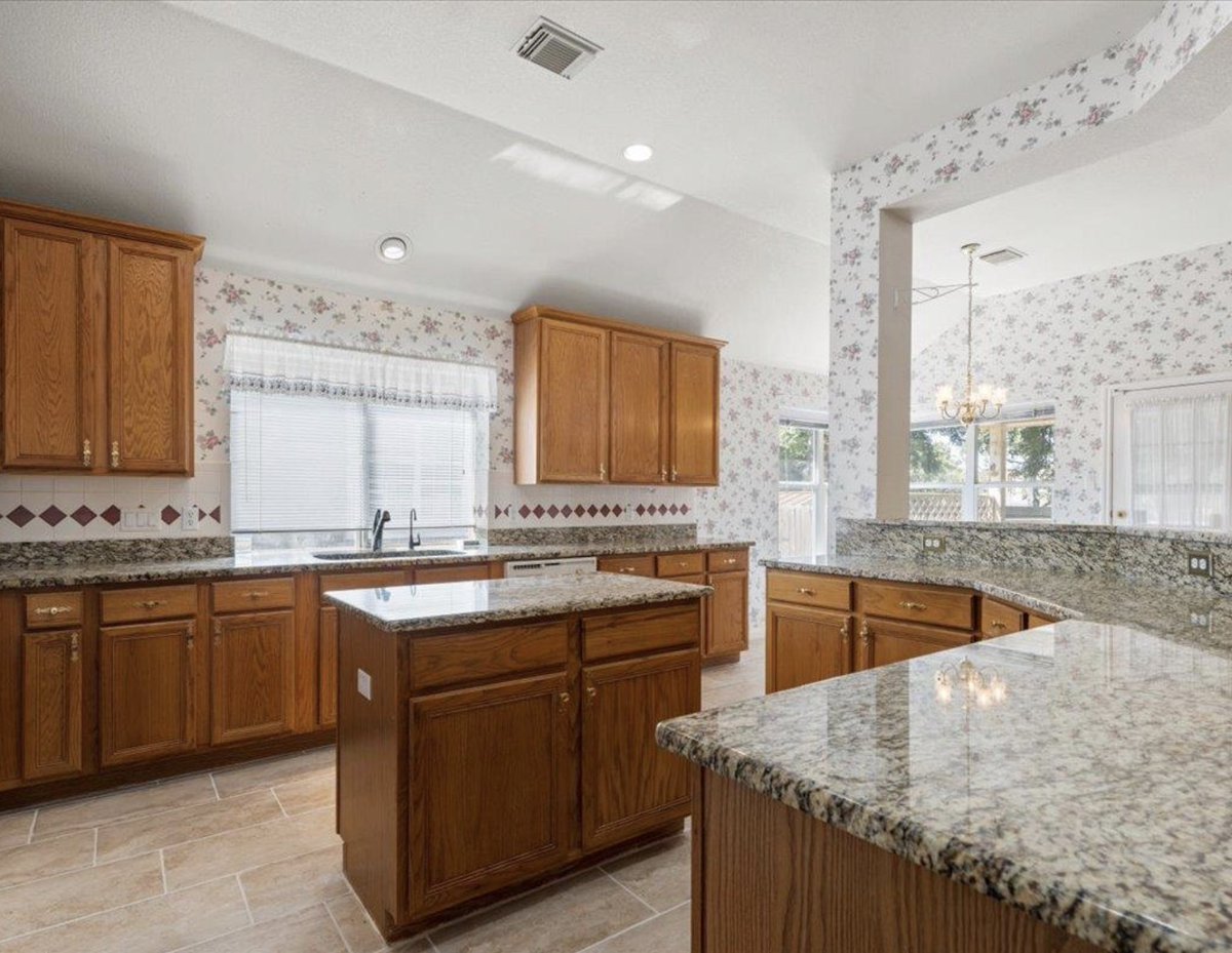 EliteAgents_US's tweet photo. Tucked away on a quiet cul-de-sac in a highly convenient Round Rock location, this spacious 4-bedroom, 2-bath home offers the perfect blend of comfort, functionality, and recent updates.
https://t.co/CD9enwq0Gc
#realestateforsale #realestate #EliteAgents https://t.co/hjG1ww0KFh