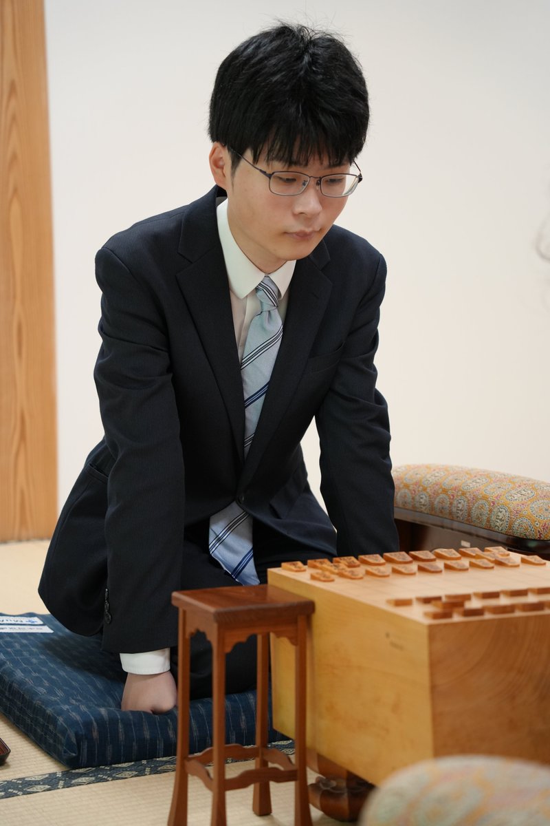asahi_shogi's tweet photo. 佐〉７月９日、大阪府高槻市の関西将棋会館でのＢ級１組順位戦２回戦、▲藤本渚七段（０勝１敗）－△大橋貴洸七段（１勝０敗）戦は相居飛車。藤本七段は菊水矢倉、大橋七段は雁木。 https://t.co/CsML57LQIr