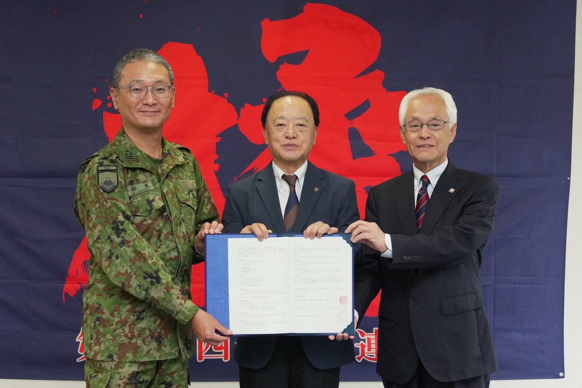 JGSDF_ITAZUMA's tweet photo. #第３４普通科連隊 は、８月２日（日）に開催される #富士登山駅伝 に向け #御殿場市 と同市の #陸上競技協会 と大会の協力に関する協定を締結しました。連隊は毎年、選手の救護、コース誘導、関係者の人員輸送等、全面的な支援を行っています。

#板妻駐屯地 
#34i 
#第５１回富士登山駅伝競走大会 https://t.co/hCqvfNZWdK