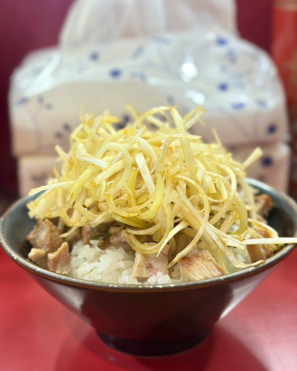 anne_papa's tweet photo. とらきち家 光@東白楽

ラーメン(中)+ネギ丼+玉ねぎ

久しぶりのネギどーーん🫵
ｲﾝｽﾀ🈂️肉増しアザーーッス🥩🙇‍♂️

今日も🐯光極上スープはうま過ぎたーーー😍

玉ねぎシャキシャキ最高ーー👍

至福の一杯🍜
メチャクチャ旨かった😋

ご馳走様でした🙏

虎男さん居た。 https://t.co/MjdC2KTtbO