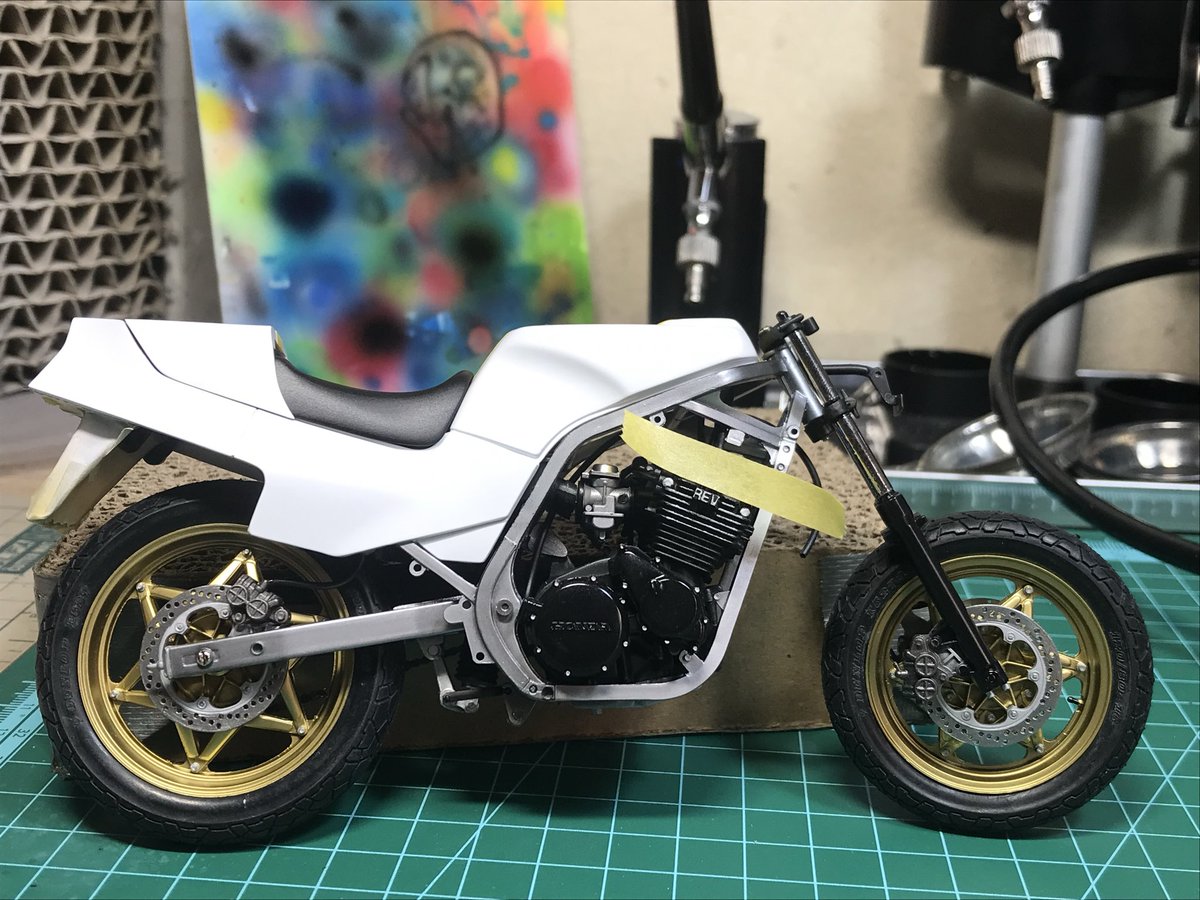 FactoryZ17645's tweet photo. #これを見た人は塗装前と塗装後を貼れ 

タミヤ  ホンダCBR400F  エンデュランス

モリワキカラーとフォーサイト https://t.co/DCwkx0v06u