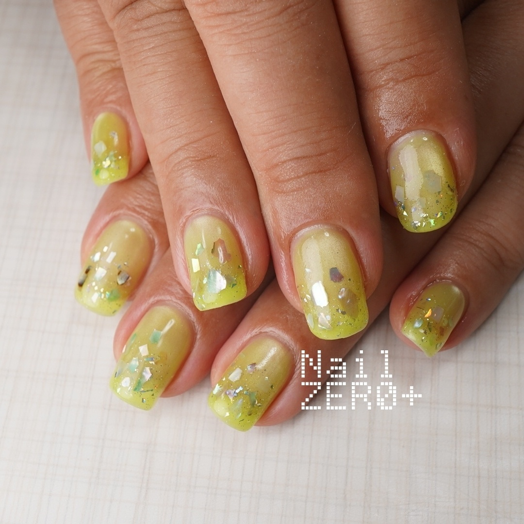 nailzero_plus's tweet photo. シェル✕シアーネオン
ネオンにキラキラで派手になると思いきや、落ち着いた雰囲気に
#シアー #ネオン #シェル #キラキラ #マグネット 
こちらのデザインは2時間メニューです。
使用メーカー
ジェル：sofira...

詳細はこちら↓（ネイルブック）
https://t.co/HReszypsHu https://t.co/tV3NZ8SdVC