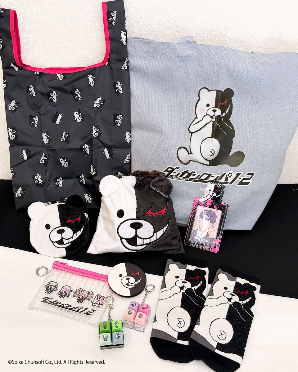 thankyoumart's tweet photo. ㅤㅤあの“非日常”を、ちょっとだけ日常に。  　 　
　 　『#ダンガンロンパ 1・2 Reload』の　   　
＼   サンキューマート限定アイテムが登場💥   ／

⚫WEB先行予約：7月10日(金)12:00～
⚫店頭販売：10月下旬～入荷順次
https://t.co/tSlVgW4OlD https://t.co/l1IyPxm1Bm
