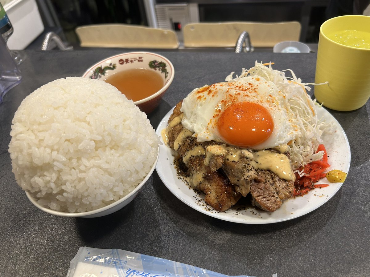 plenusdoor's tweet photo. はい、優勝(;´Д｀)ﾊｧﾊｧ
やっぱチャーシューエッグはここがさいつよ
#ミート君の間借り食堂
#チャーシューエッグ定食 https://t.co/jEx8PplJXe