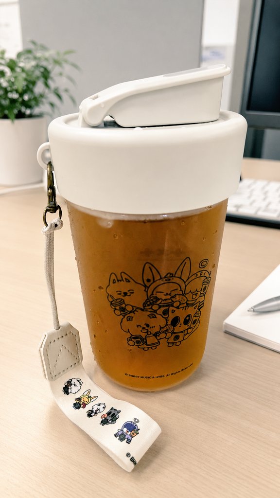 tiko0205's tweet photo. 今日から仕事のお供に✨
可愛い(⑉• •⑉)❤︎
ストラップにナスカンを付けたよ！
洗う時の取り外しが直ぐに出来るようにw https://t.co/KSZ2QgJUdF