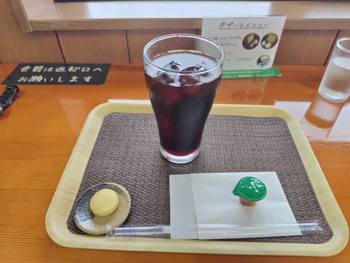 pure_346's tweet photo. 日光霧降珈琲@日光市
霧降高原カレー、アイスコーヒー

今日はハイキング🚶でやって来ました！
元スキー場の斜面1445段の階段を登り切り🥾レストハウスに戻ってからのご褒美ランチ🍴

オススメのカレー🍛はビーフが美味しい！
店員さんどうしの会話も、ほんわか上品でステキです✨

ご馳走様でした～🙏 https://t.co/so9SJObsaC