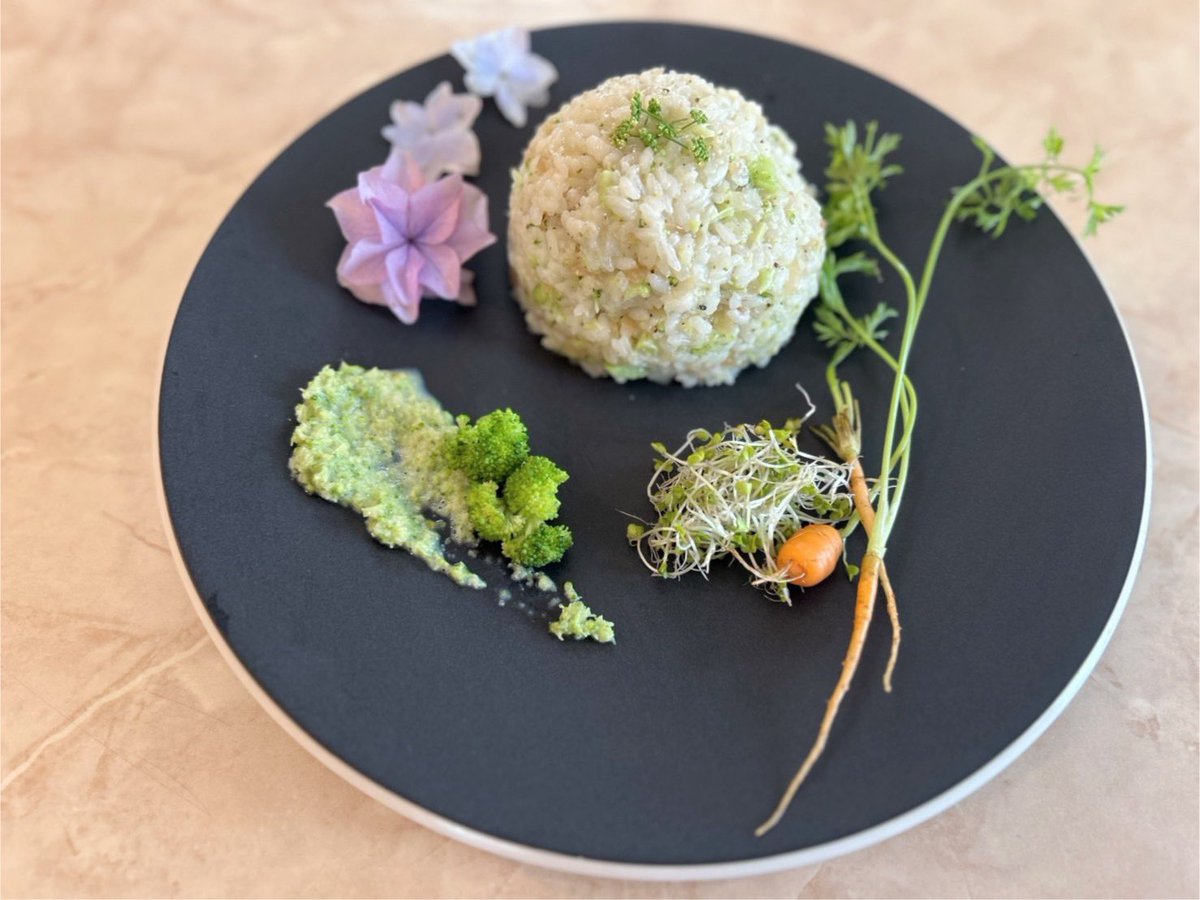 norishiraishis's tweet photo. ブロッコリー🥦と玉ねぎ、豆乳甘麹、塩胡椒のみのブロッコリーリゾット

Broccoli Risotto with onion, broccoli, salt, pepper, and homemade sweet koji only. 🥦✨

#リゾット #4独抜き #HealthyRecipe #DairyFree https://t.co/bhKtgLUUnA