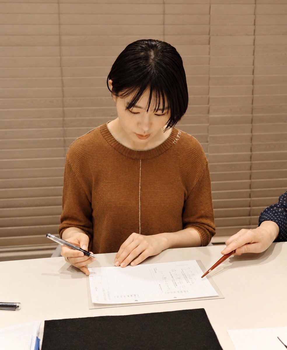 Nao_Staff6101's tweet photo. 打合せの合間に、公文書写でコツコツ✍️
 
7月に入り、暑さもいよいよ本格的になってきましたね🌻
移動中やちょっとした空き時間にも！
 
皆様もどうか体調にはお気をつけてお過ごしください🙇‍♂️
 
#KUMON
#公文書写
#書写
#奈緒 https://t.co/UMODnrg8Sh