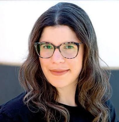acervouniverse's tweet photo. Um feliz aniversário para a nossa amada artista, diretora e ativista Rebecca Sugar, criadora de Steven Universo! 💗🥳

Em homenagem à maioral, colocamos as únicas duas fotos existentes dela abaixo: https://t.co/7Kwrhkf8wO