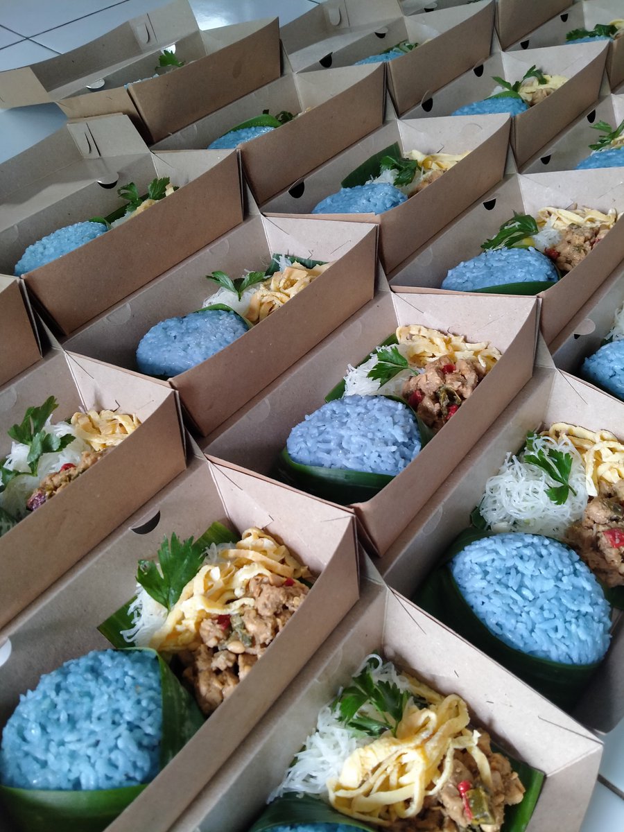 dikitlagikelar's tweet photo. 📌HELP RT LIKE📌
halo teman-teman yang bingung mau berbagi atau bikin jumat berkah kemana, bisa banget kita bantu buat sekalian salurkan sesuai request yaa🤗🤗 ada menu snack, nasi (start 12k) atau bubur sumsum (6k), more info dm aja🤩🥰 insyaAllah amanah, bahkan ada yg sudah langganan loh
📍 purworejo, jawa tengah