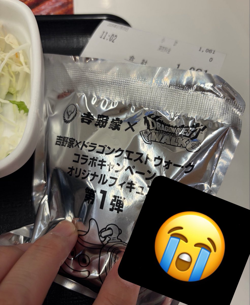 aiuchimiu's tweet photo. たぶんコレでラストの第一弾。
昨日と同じ店へ、
元気におはよ☀️の気分を溶かす黒い箱⬛︎
いや、可愛いよ💕
発表の時「紅生姜絶対欲しい！」って思ったもん。
でもフルコンプしたかった🥲
2日から箱→つゆだく→スラミチ→箱→スラミチ→箱→箱でした。
5日の日曜日無理してでも行けば良かったな。 https://t.co/rUTGol5EHh