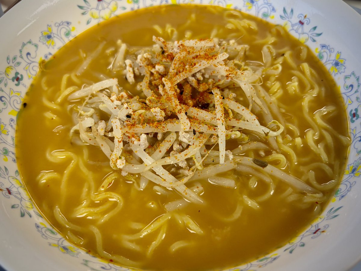 hatch_0248's tweet photo. 〝辛味噌ラーメン〟

汗ダラダラ…辛旨
午後からもがんばろー

#お昼ごはん #ラーメン https://t.co/Tx4283e5qU