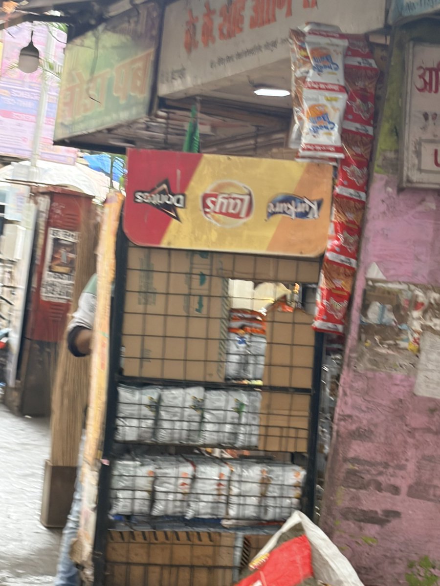 Smita073's tweet photo. Entire footpath encroached by shopkeepers complaint many times no resolution from @mybmc @mybmcWardFS 
School is nearby during peak don’t find place to walk are we waiting for accident to happen ?
Add : Canara bank near R m Bhatt high school 400012 Parel https://t.co/wgoWe6E2eM