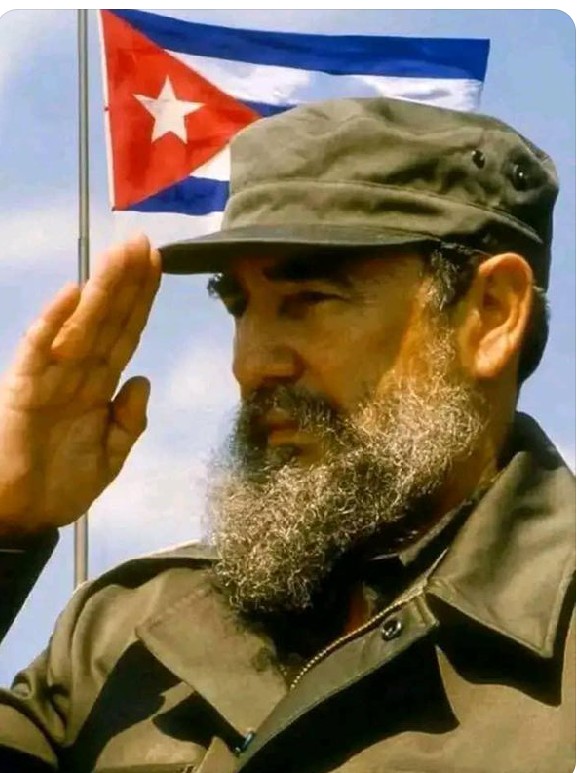 AlmaguerPerdomo's tweet photo. Todos los revolucionarios, y mucho más en estos momentos en que EE.UU lleva a cabo una guerra multidimensional contra Cuba, debemos actuar en correspondencia con los principios y las ideas que nos enseñó Fidel.
Apartarse de esa ética daña a la Revolución. 
#100AñosConFidel https://t.co/adkzNibOol