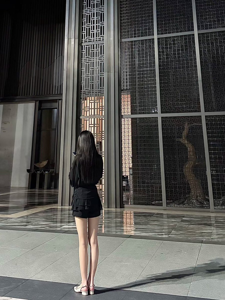 ottttrs's tweet photo. 太热了受不了🥵 https://t.co/MiXNc3ied1
