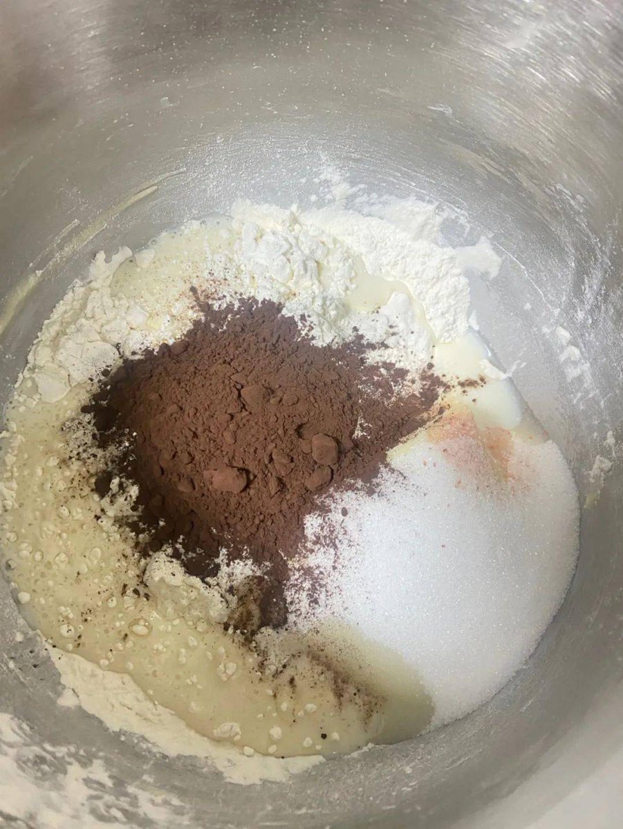 rezer12_80's tweet photo. Just spent the coziest Sunday baking homemade chocolate chip cookies—warm, buttery, and still oozing a little in the center! Nothing beats the smell filling the whole house https://t.co/C74ZeaSH8b