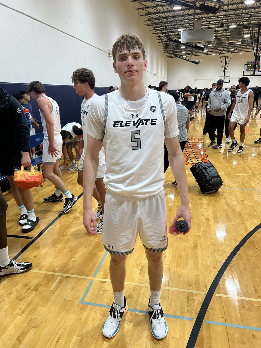 BigTimRevue's tweet photo. Class of 2027 6’7” W @PloeckelmanEvan of @ElevateUAA 17U can elevate (no pun intended) with the best of them for his position. Runs in transition, catches alley oops and can stretch the defense hitting threes off catch or bounce. Hits the glass on both ends. #iybasummershowcase. https://t.co/2EwEdzieNK