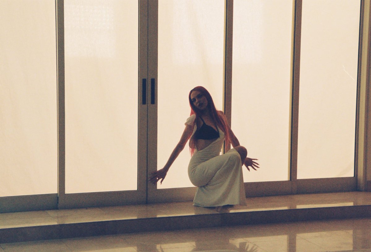 AdelaAccess's tweet photo. ADÉLA confirms her debut album will sound like 2010s pop music:

“With this new album, I kind of was trying to make music that I loved listening to when I was around 12 years old. I was born in 2003, so music from 2014 and 2015. I hope this album kind of sounds like.” https://t.co/IkcXSjxyer