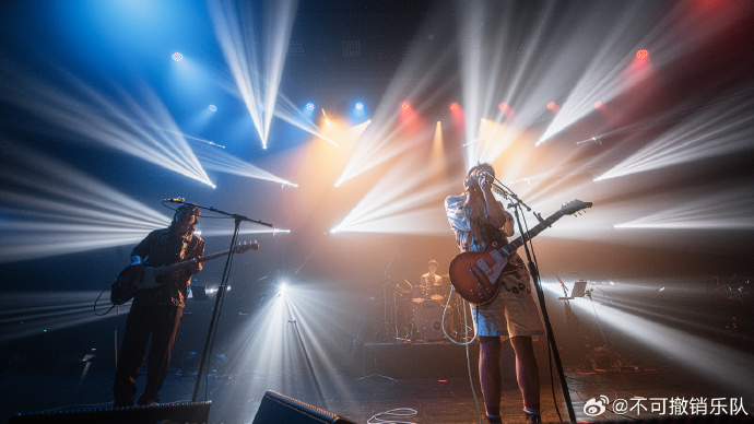 ralf_monius's tweet photo. Just had the most electrifying night at the indie rock show! The band’s energy was unreal and every track hit different—total vibe overload. https://t.co/Ez1mSNZOct