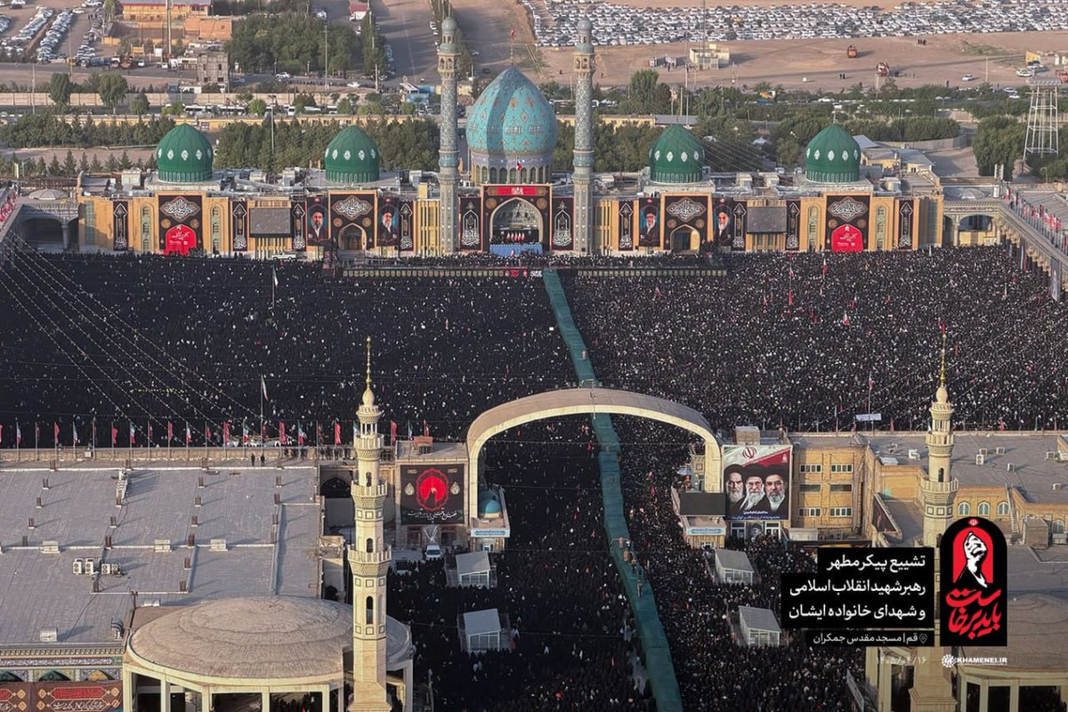 IramShayan_here's tweet photo. 📷 Aerial images of the funeral ceremony of the Leader of the Islamic Revolution at Jamkaran Mosque in Qom
#Farisiniran #StandForPeace #Iran #SupportHumanRights #WorldSupport https://t.co/SpnRigzfoN