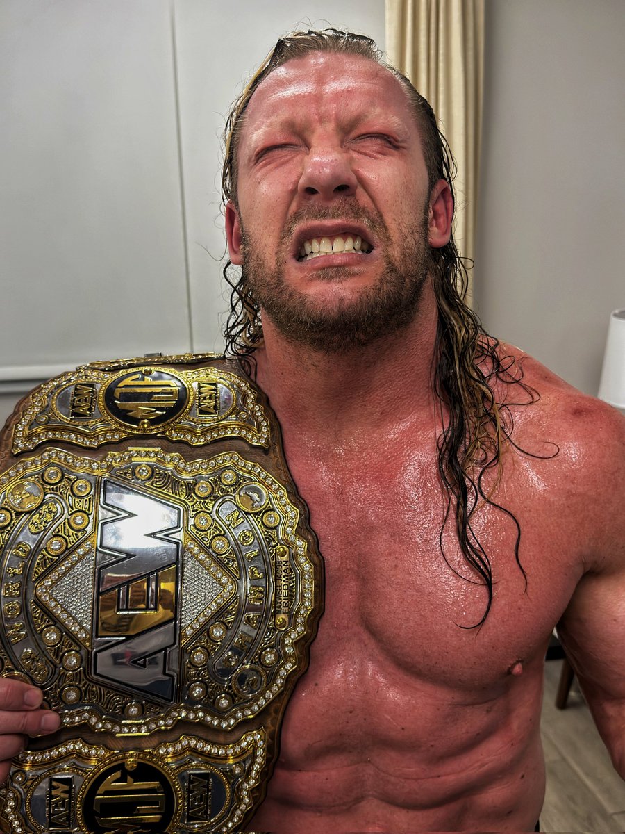 TheDrainmaker's tweet photo. Kenny Omega with the Big Platinum. 💝 https://t.co/IxlTRVQL1c