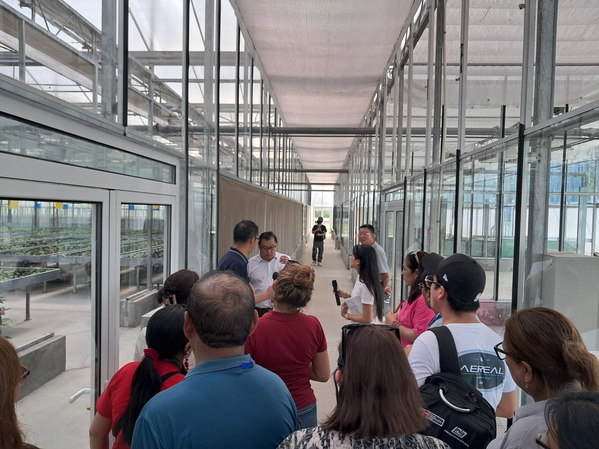 Javierd1725's tweet photo. Muy contento por haber participado en el Seminario sobre Gestión y Tecnología Agrícolas🛰️🚜 para Perú🇵🇪 realizado del 25-Jun al 8-Jul del 2026 en Beijing, China🇨🇳. Dos semanas de conferencias, sesiones técnicas💡 y visitas a diversas instituciones en Beijing, Weifang y Nanjing🏢 https://t.co/5qiCg7ZU1J