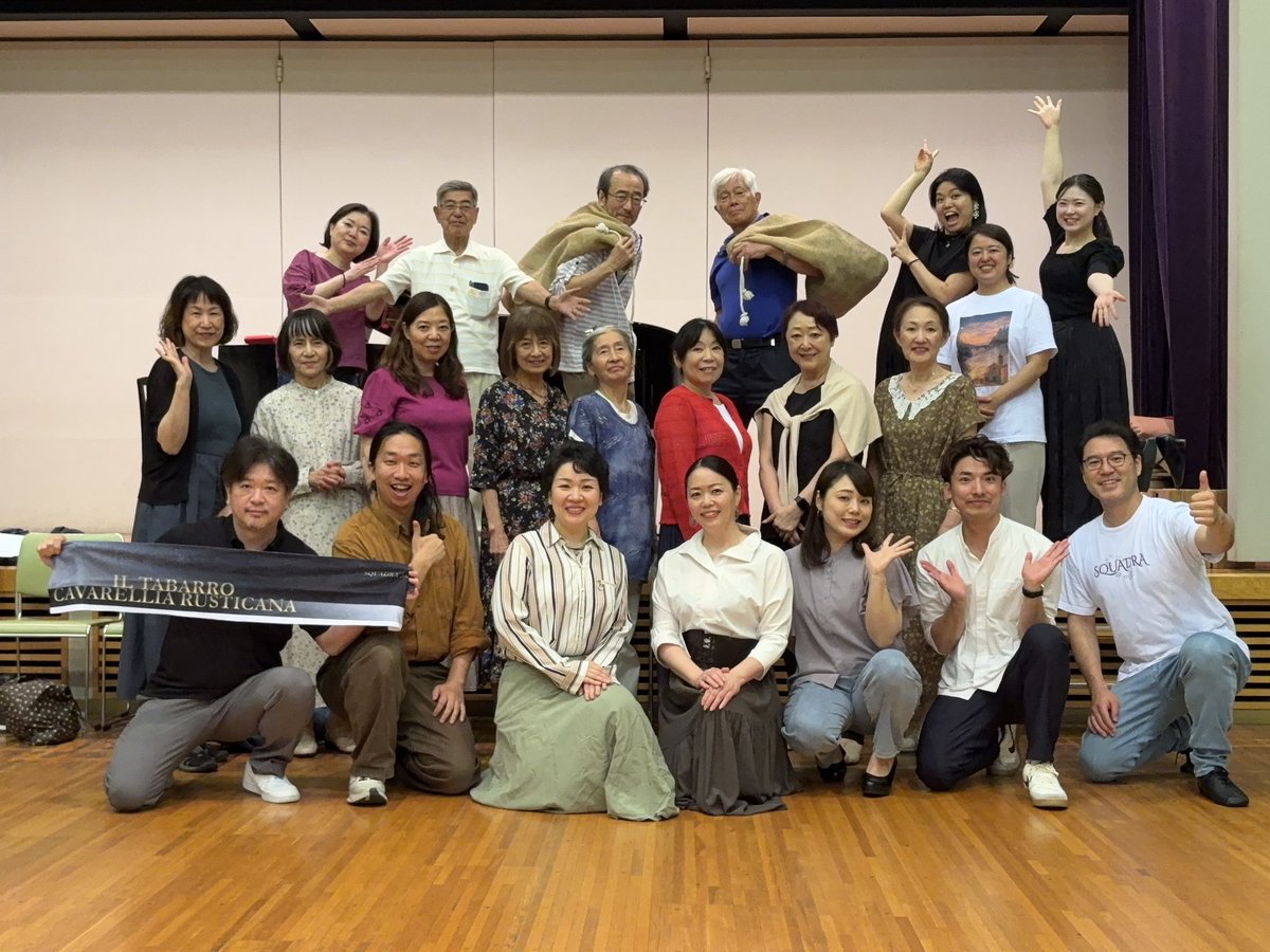 squadraopera's tweet photo. 第8回SQUADRA本公演
《外套》《カヴァレリアルスティカーナ》
合同立ち稽古！
合唱団、ソリスト全員参加とはいきませんが改めて記念撮影😊 https://t.co/oEPA7jCTgT