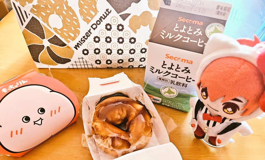 nachyonaneki's tweet photo. 初めてのもっちゅりんに興味津々です！並ばずに買えるようになったと聞いてみたらしときなこを買ってきた！
あと今ミスドで一番好きなドーナツのポン・デ・リング黒糖もね！うまうま https://t.co/bRatZiX0bi