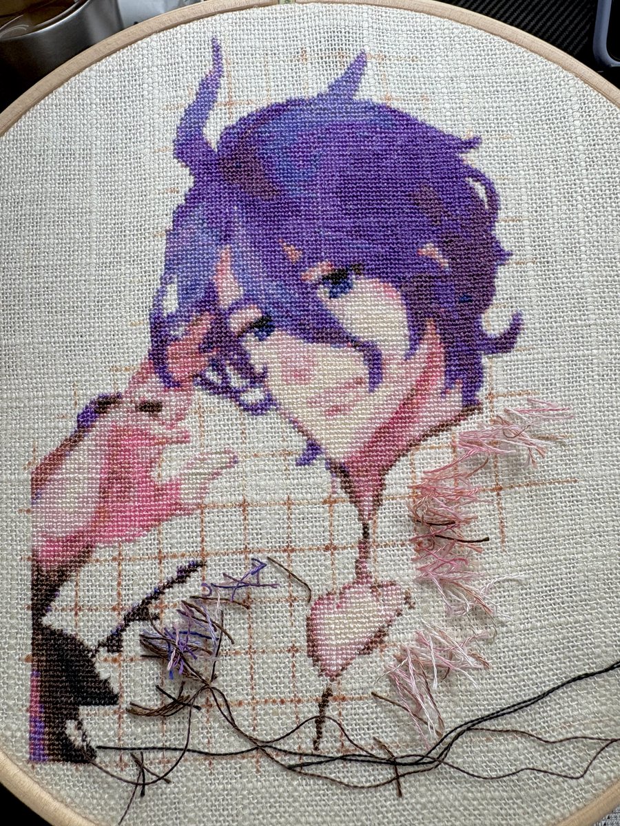 朝の頑張り！ 左側のお着物の黒色が少し進んだ✨ #刺繍 #クロス