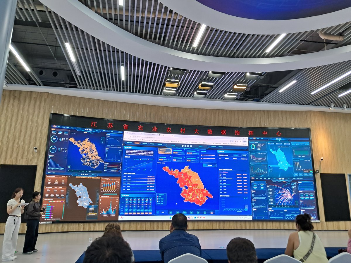 Javierd1725's tweet photo. Muy contento por haber participado en el Seminario sobre Gestión y Tecnología Agrícolas🛰️🚜 para Perú🇵🇪 realizado del 25-Jun al 8-Jul del 2026 en Beijing, China🇨🇳. Dos semanas de conferencias, sesiones técnicas💡 y visitas a diversas instituciones en Beijing, Weifang y Nanjing🏢 https://t.co/5qiCg7ZU1J