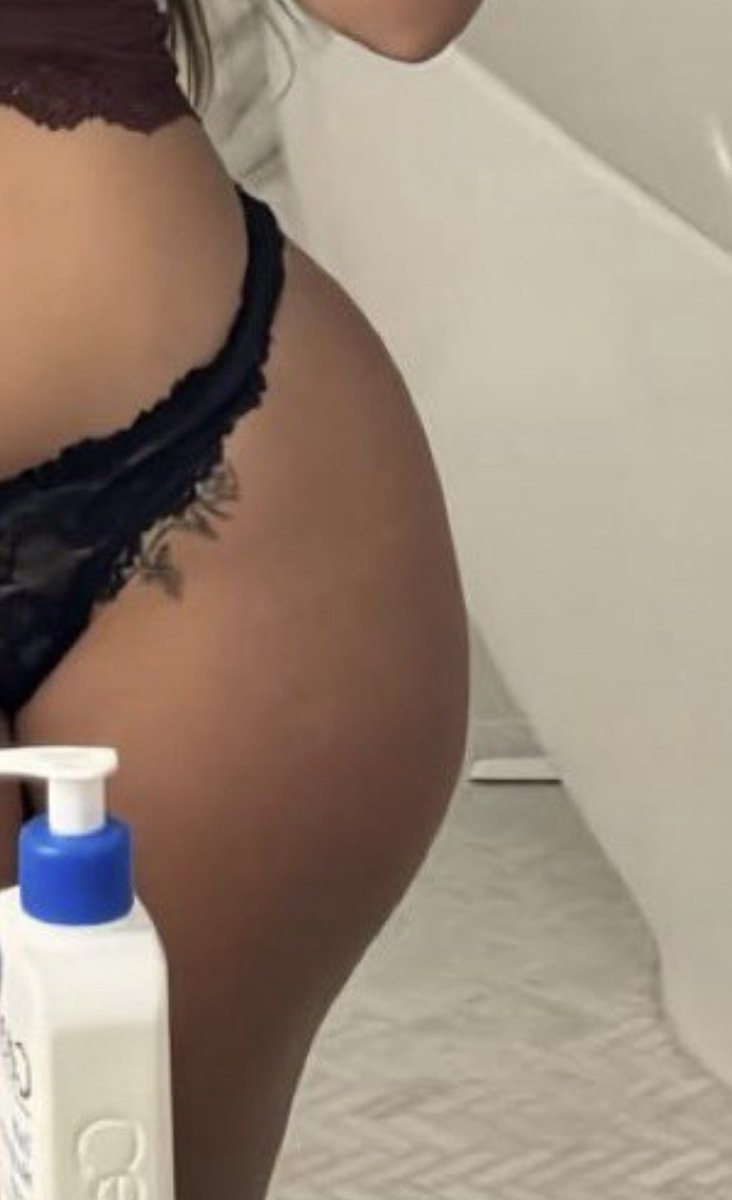 bluetrouble96's tweet photo. @sophieraiin No girl delete this the photoshop is bad!! https://t.co/X6pW7tN0mA