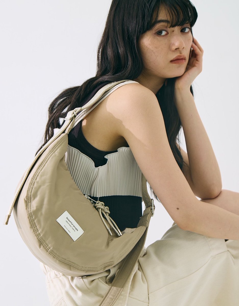 ◻︎beautiful people《STUDIOUS別注》ナイロンムーンショルダーバッグ