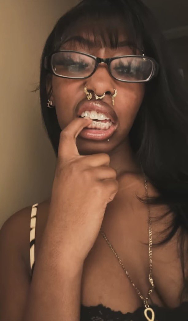 Nashyob1tch's tweet photo. who am I if not chocolate??? https://t.co/01vnd5vibC