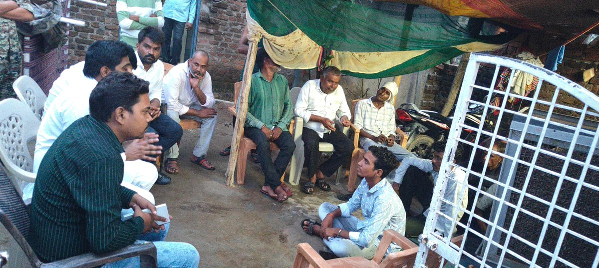 SatendraVidrohi's tweet photo. उपचुनाव दतिया विधानसभा के शहरी क्षेत्र में अपनों के पास जाकर @AzadSamajParty के प्रत्याशी भाई दामोदर यादव जी के समर्थन में चुनाव चिह्न #केतली पर वोट डालने की अपील करते हुए साथ ही 11/07/26 को माननीय राष्ट्रीय अध्यक्ष @BhimArmyChief सांसद साहब जी के किला चौक आगमन पर आमंत्रित किया। https://t.co/MVbhcz6QBd