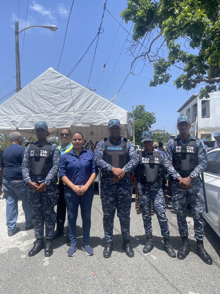lic_rosapaez's tweet photo. Gracias a Dios por tan bonita actividad que le llevamos a nuestra gente #SiemprePuenteNuncaMuros https://t.co/x5RaQOtW9T