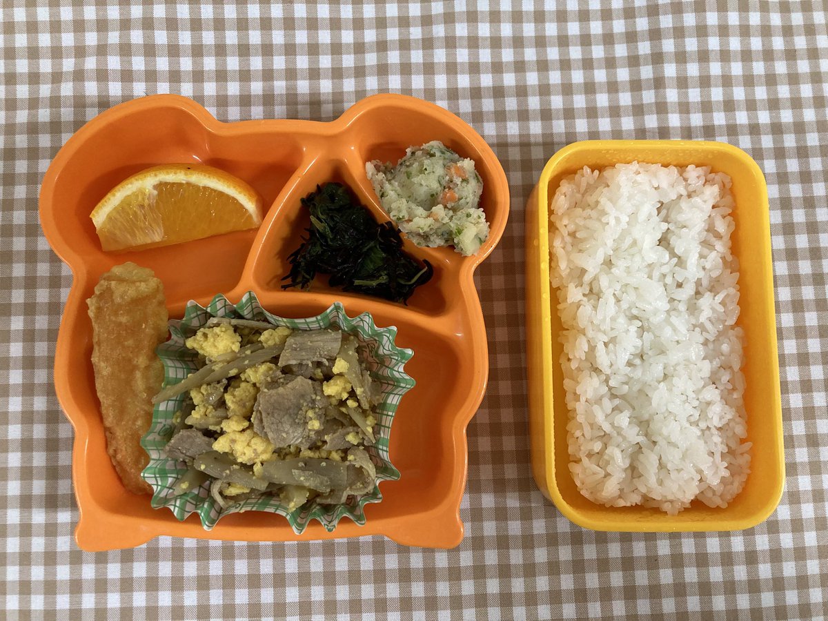 azabukg's tweet photo. 今日の弁当給食（７月９日）
豚肉の柳川煮
ほうれん草とひじきの和え物
カニカマの天ぷら
和風ポテトサラダ
オレンジ https://t.co/jEMuNS5BYF