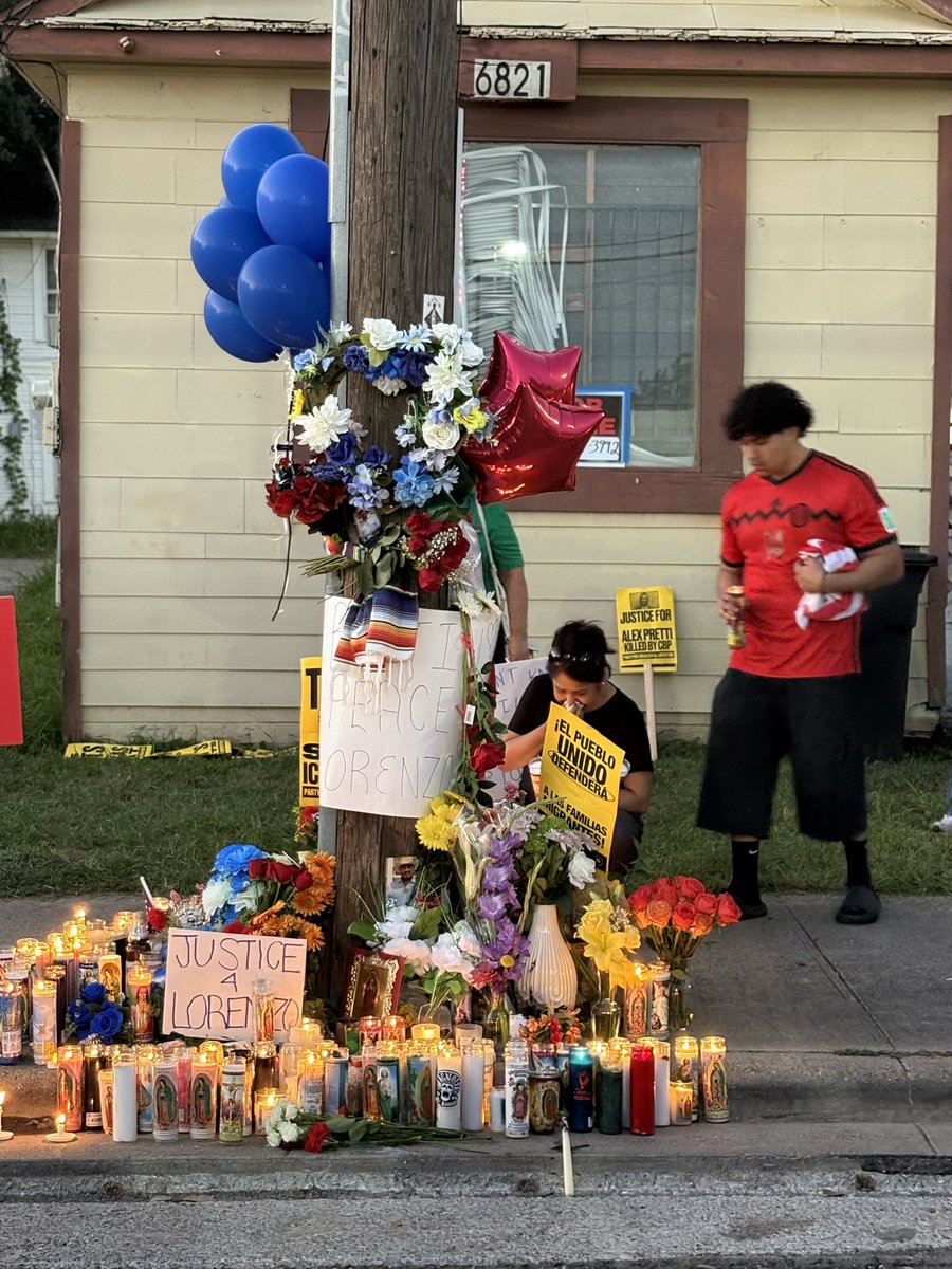 OurEsquina's tweet photo. Houston rallied tonight in the East End to protest against ICE after ICE shot Mexican Lorenzo Salgado Araujo to death on Wednesday. https://t.co/3xG6Ycxs1f
