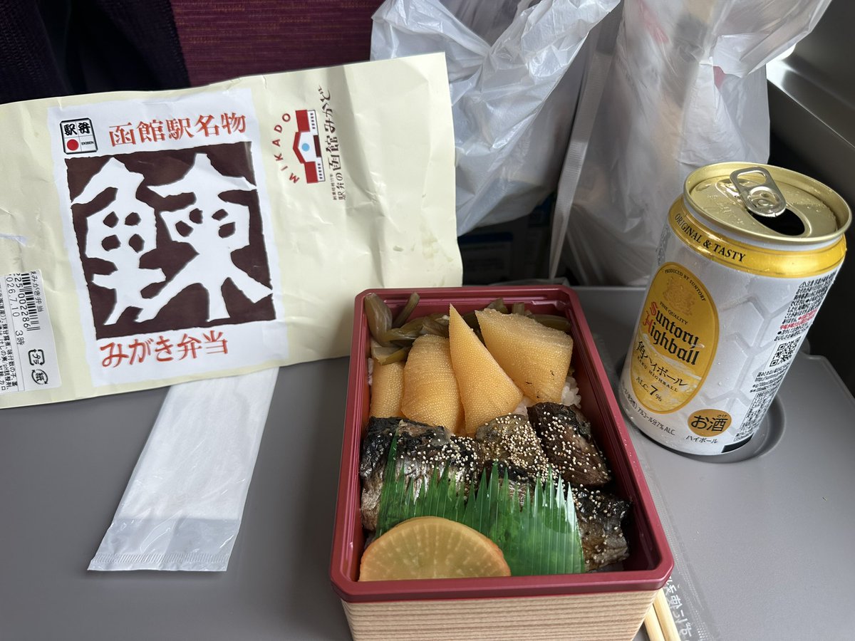 Booees's tweet photo. 函館から札幌へ！　駅弁！ https://t.co/VgjphiuATv