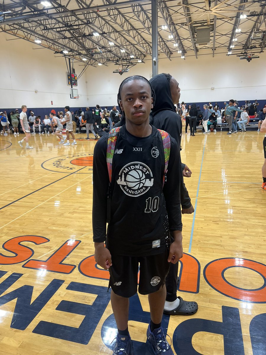 BigTimRevue's tweet photo. Class of 2029 6’1” combo guard @TaeRobinson0 of @renegade_club 16U had 11 points playing up vs @YnRbball Brim. Scored a three, attacked the rim and drew fouls, scored in mid range. Defended at a high level. Plays at @curieboybasket1 #iybasummershowcase. https://t.co/XEz2NE8yVe