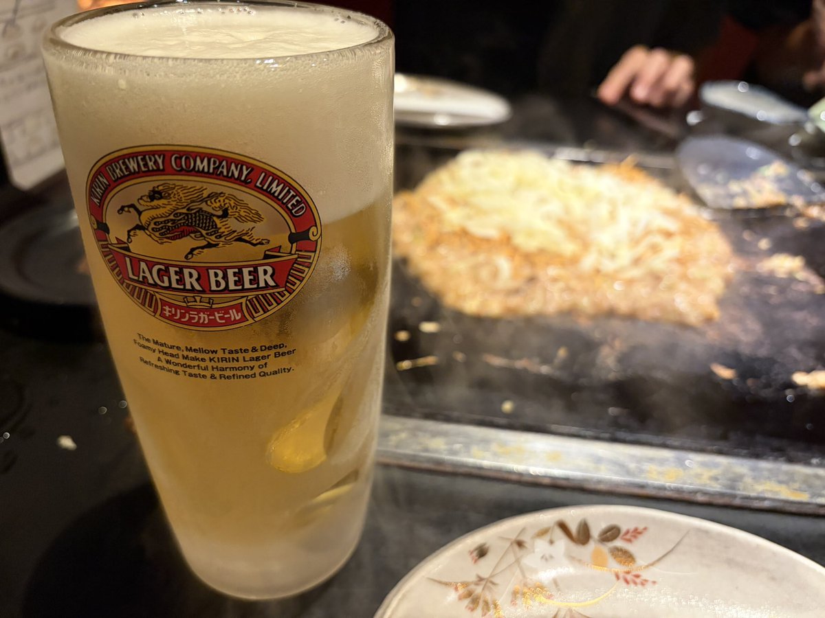 justkeepbuying_'s tweet photo. 昨夜の平日の飲み会に備えて定時ダッシュ。ホテルはセールで5000円朝食付き。1軒で帰って寝る。全てが上手くいって本日も快調！
若い時はめちゃくちゃ酒飲んで次の日酒臭い状態で出社するなんて皆やってて珍しくもなかったけど今の時代ではあり得ないねw
#吉兆
#もんじゃ焼き
#平日飲み https://t.co/ZXp4doJrm2