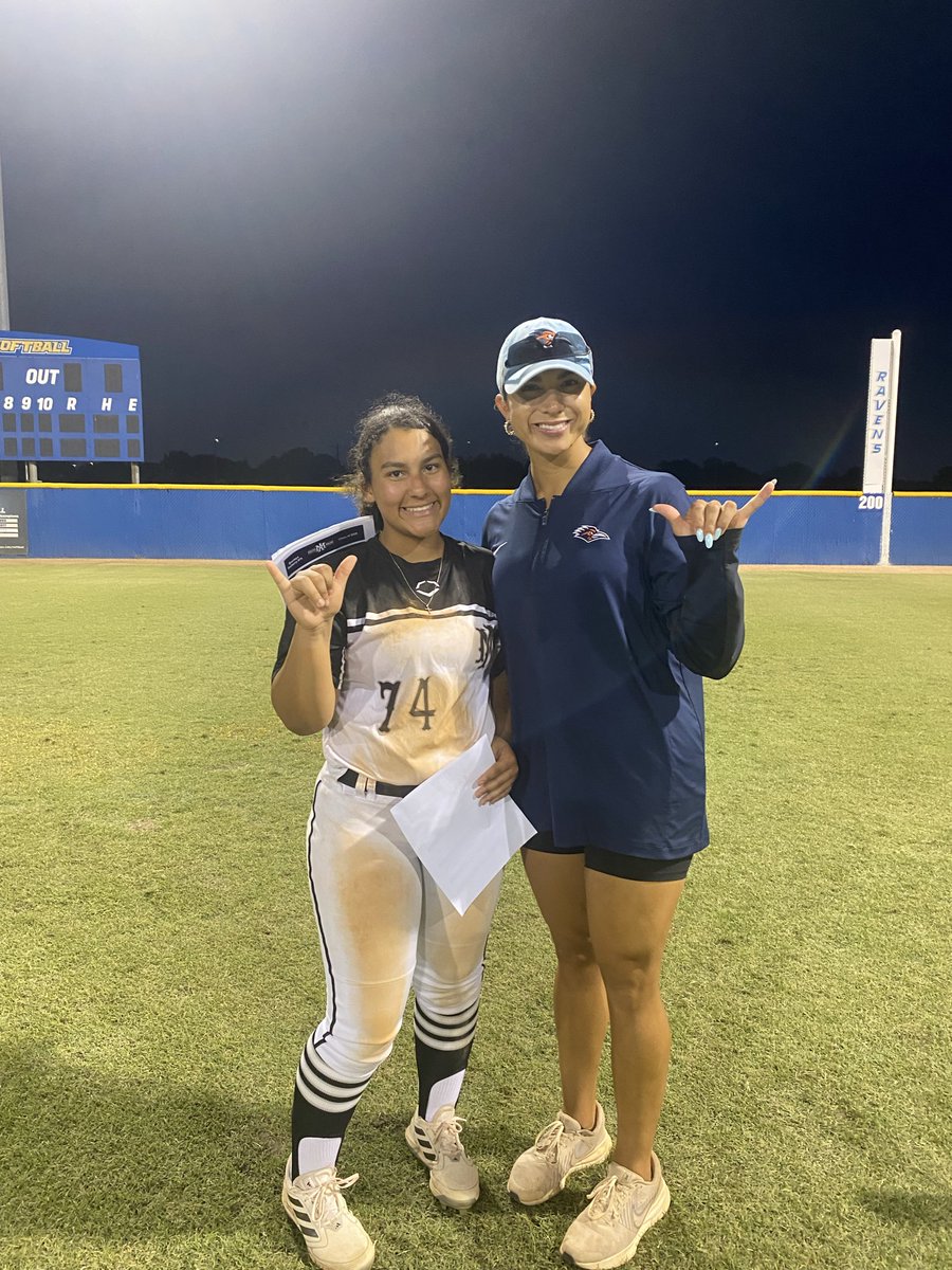 Bdueberry2028's tweet photo. Thank you @mcdonaldfastpitch for the great camp I had so much fun making friends and balling out on the field,I want to thank @sanjacsoftball @utsasoftball @ollusoftball for coming out to work with us today! Above all I want to thank God for giving me  the opportunity to play!! https://t.co/SzzPMKIuEL