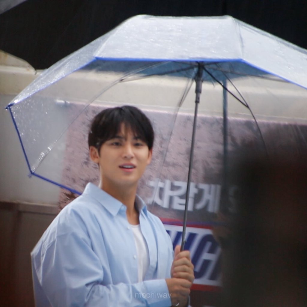 mochiwav's tweet photo. 260709 snickers

#민규 #mingyu #세븐틴 https://t.co/UHJKFYey7U
